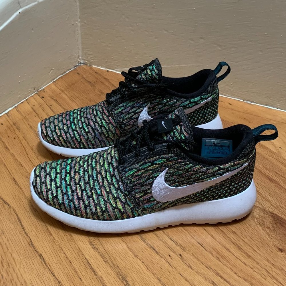 Nike Roshe One Flyknit - Women's Size 6